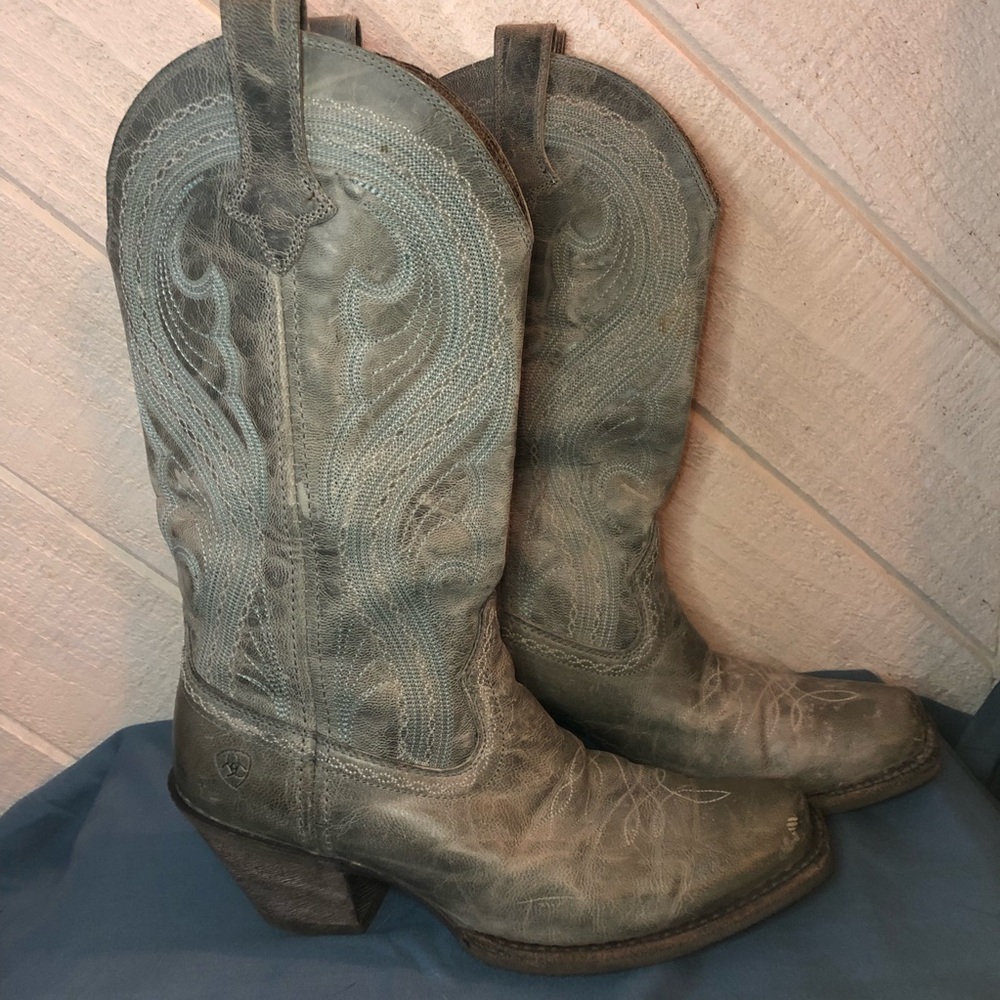 Ariat “Lively” cowboy boots